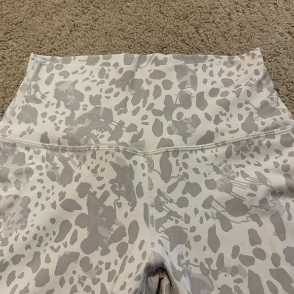 lululemon Align cheetah camo white. NWOT - Picture 4 of 5